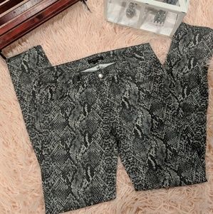 ⬇️Snake skin patterned Skinny pants